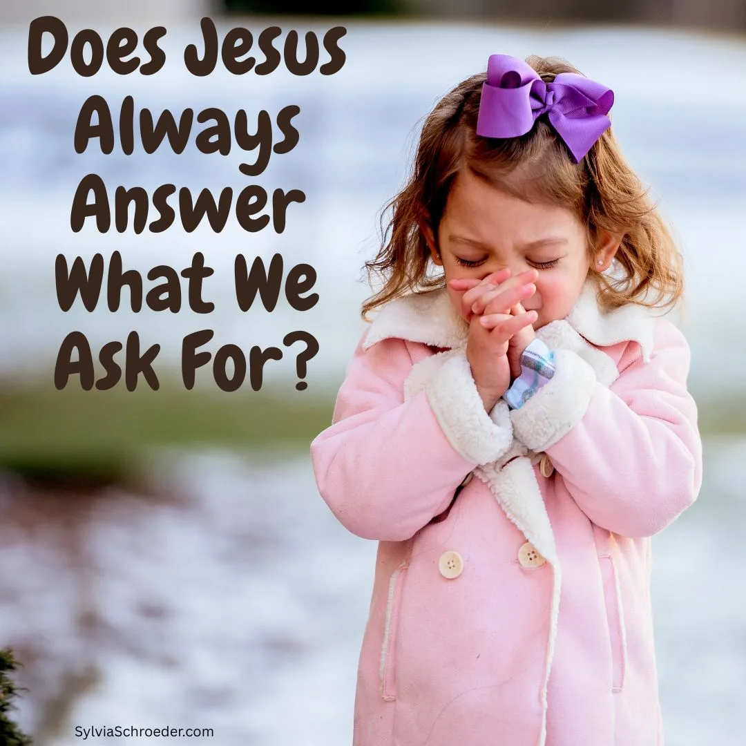 little girl praying